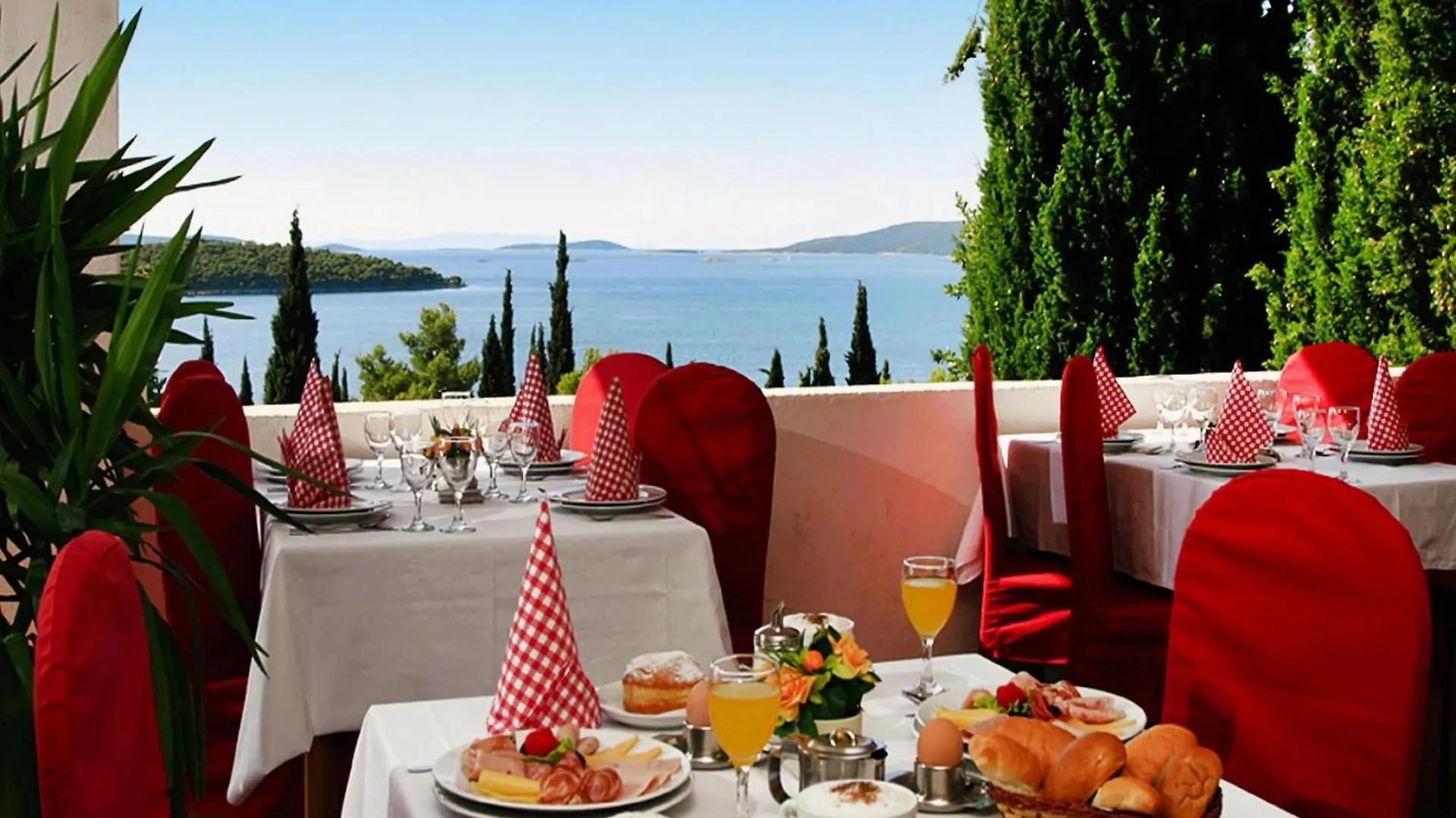Apartments Medena In Seget Donji, Trogir With Pools Chorvatsko